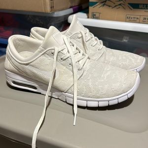 Nike SB MENS 11.5 shoe